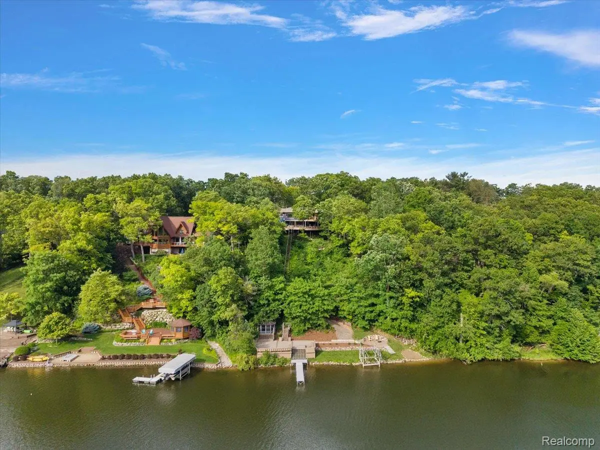 7291 Parkwood Drive, Fenton, MI 48430 - #1