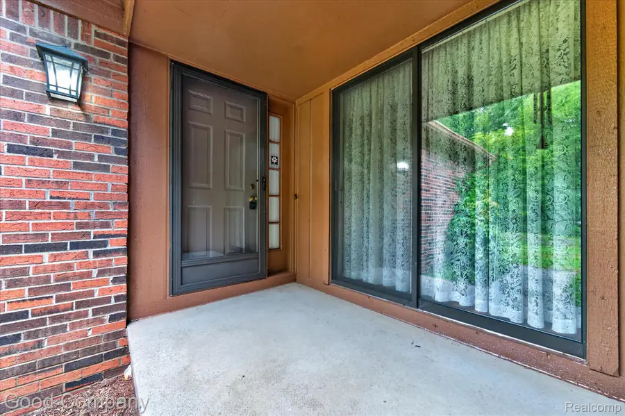 1902 Jenny Lane, Rochester Hills, MI 48309 - #2