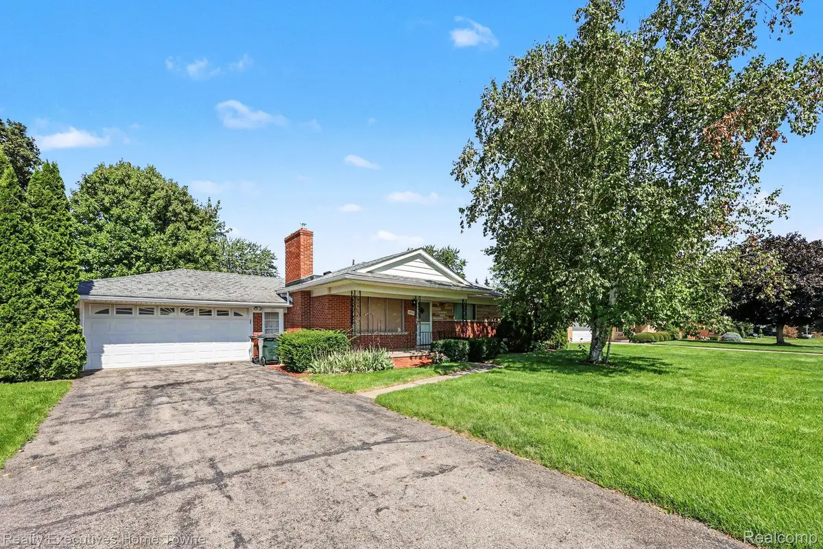 4331 Montgomery Drive, Shelby, MI 48316 - #1