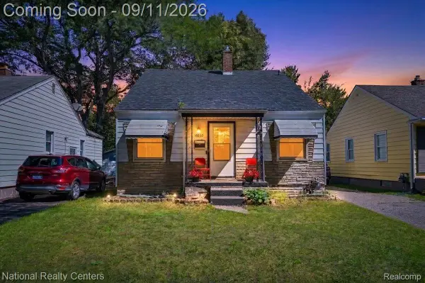18969 Woodcrest Street, HarperWoods, MI 48225