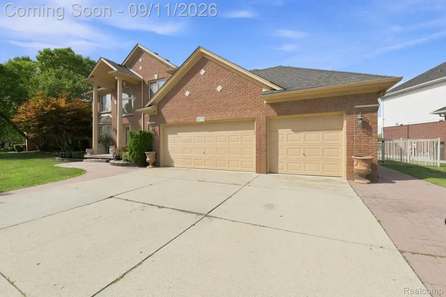 18779 Sandhurst Drive, Clinton, MI 48038 - #3