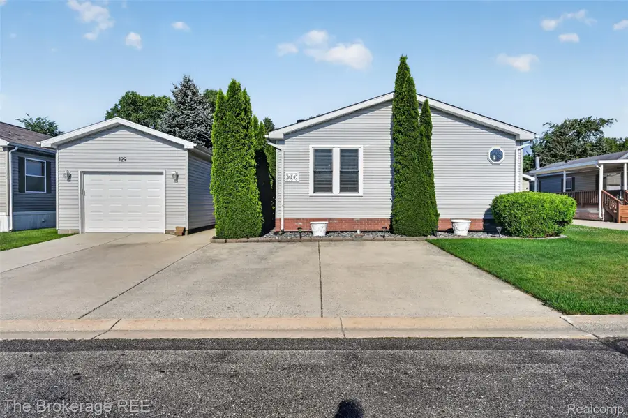 129 Ashley Circle, Swartz Creek, MI 48473 - #3