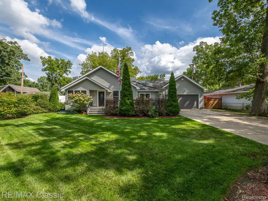 619 E Shore Drive, Whitmore Lake, MI 48189 - #2