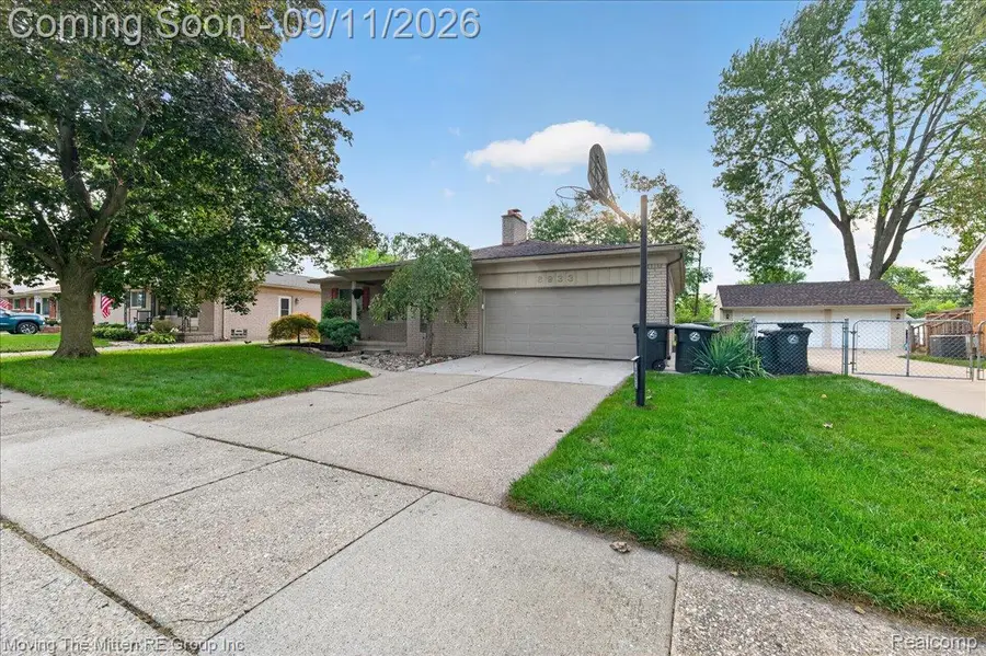8933 Danzig Street, Livonia, MI 48150 - #2