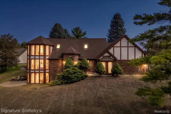 9925 Timothy Lane, SouthLyon, MI 48178