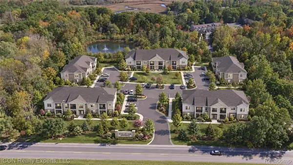 5743 Cooley Lake Rd, Waterford, MI 48327
