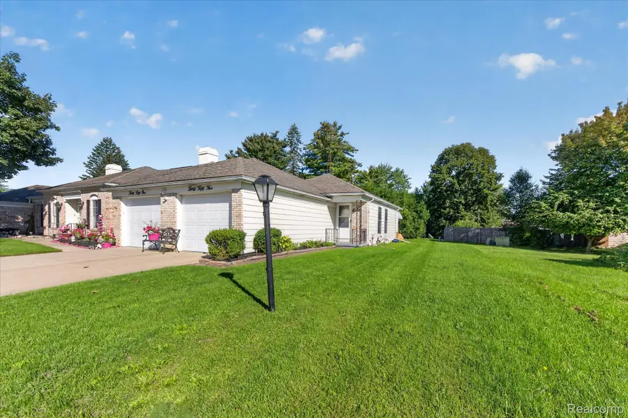 3055 Vineyard Lane, Flushing, MI 48433 - #2
