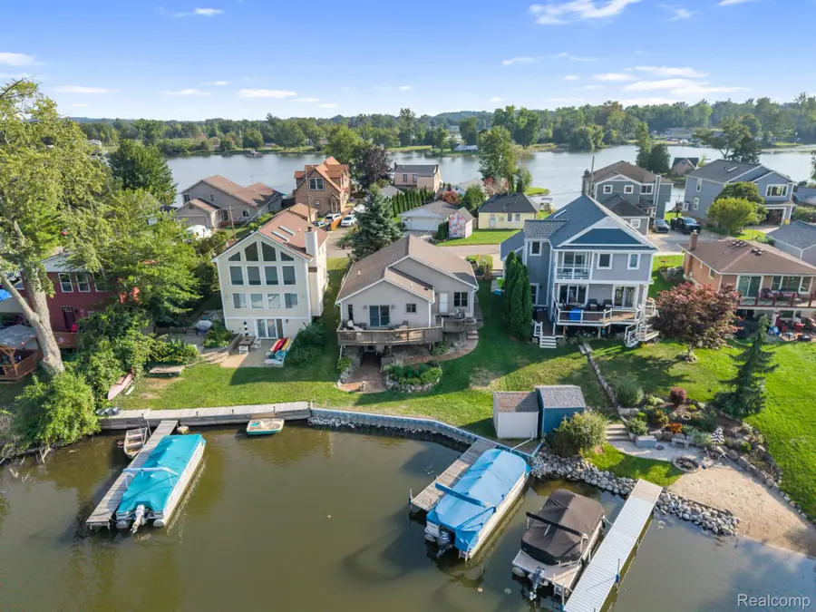 9484 Bonnie Briar Street, White Lake, MI 48386 - #2