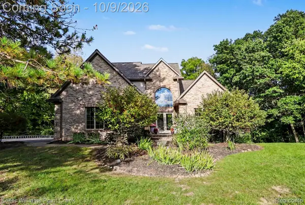 90 Creekwood Drive, LakeOrion, MI 48362