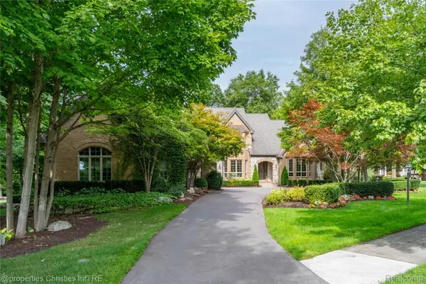 22853 Saint Andrews Drive, SouthLyon, MI 48178