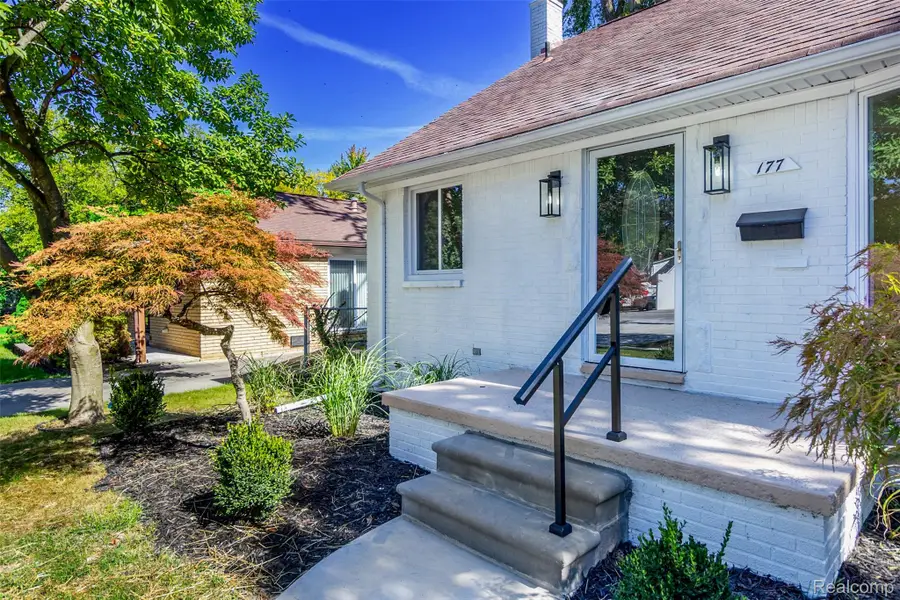 177 Avery Street, Clinton, MI 48036 - #3