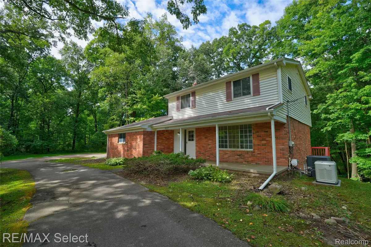 6825 Ridgewood Road, Clarkston, MI 48346 - #1