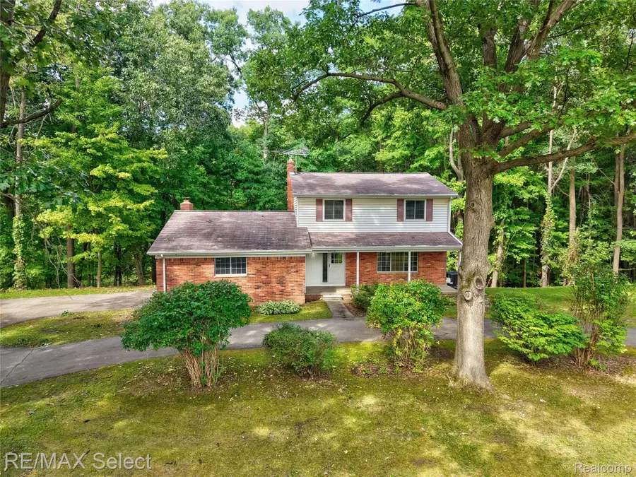 6825 Ridgewood Road, Clarkston, MI 48346 - #2