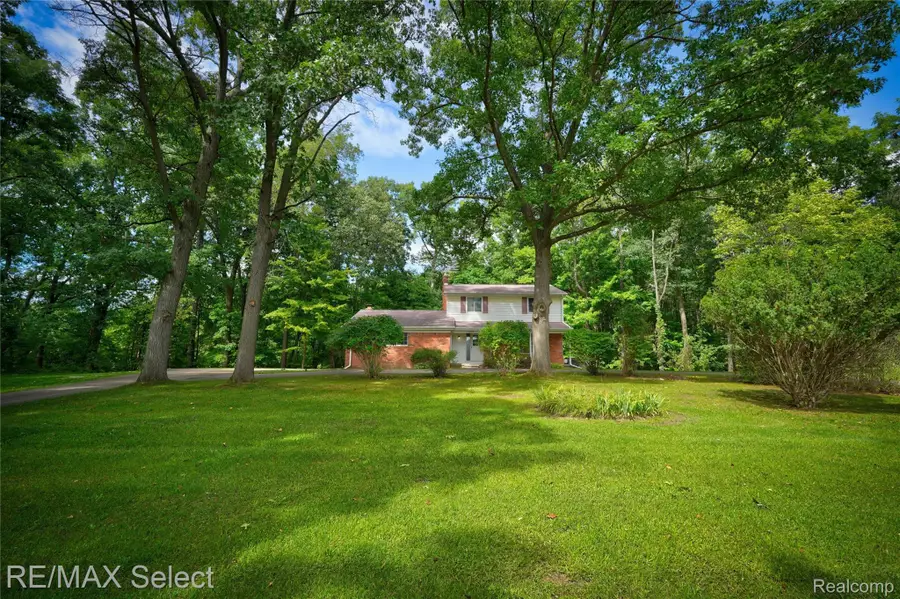 6825 Ridgewood Road, Clarkston, MI 48346 - #3