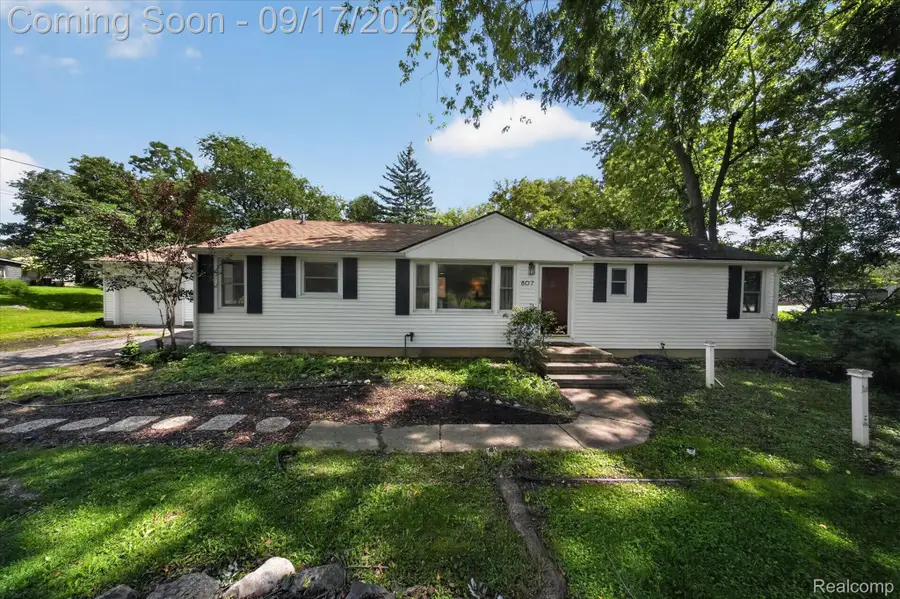 807 S Oak Street, Fenton, MI 48430 - #2