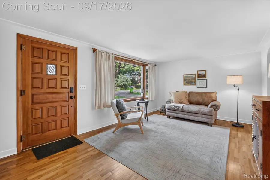 807 S Oak Street, Fenton, MI 48430 - #3