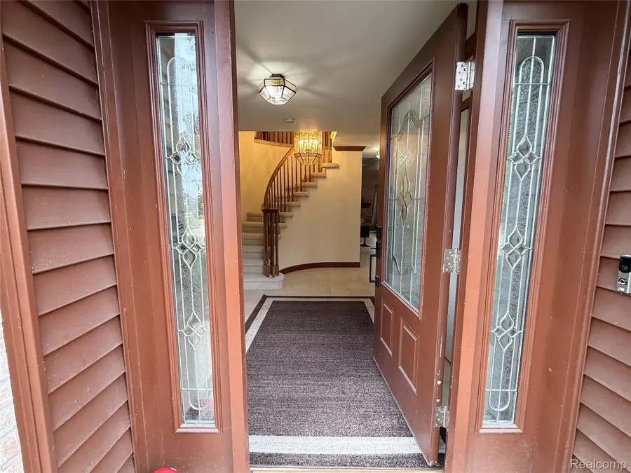 18589 Queensbury Drive, Livonia, MI 48152 - #3
