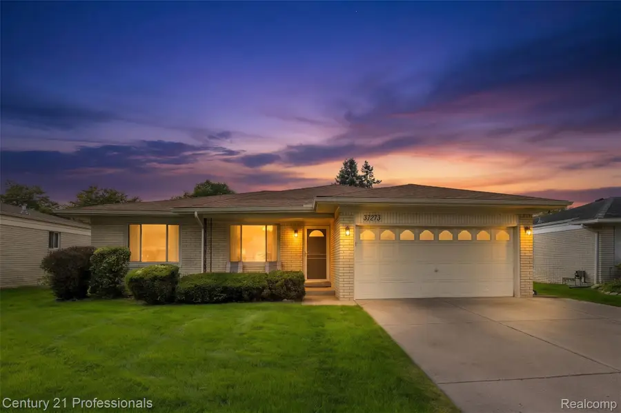 37273 Hacker Drive, Sterling Heights, MI 48310 - #2
