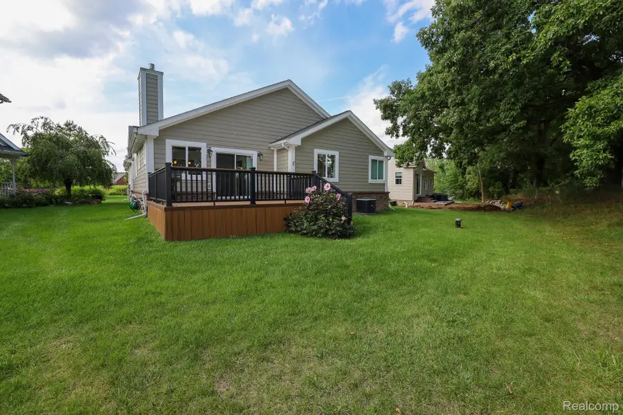 7436 Village Court, Davisburg, MI 48350 - #2