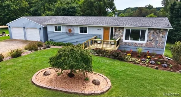 103 W Sherman Street, Holly, MI 48442