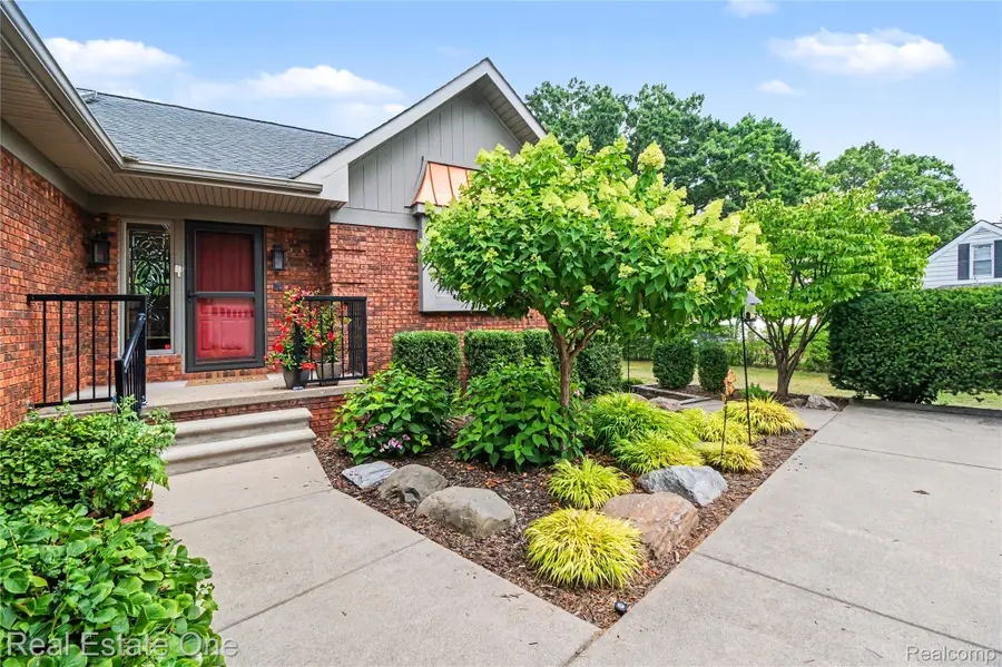 4548 S Shore Street, Waterford, MI 48328 - #2