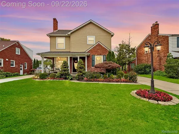 20645 Vernier Circle, GrossePointeWoods, MI 48236
