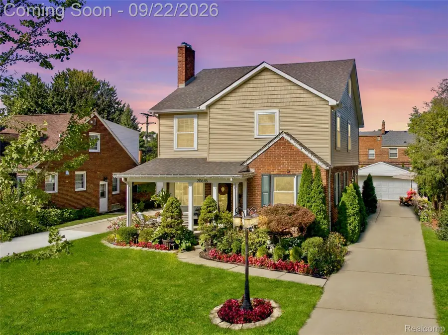 20645 Vernier Circle, Grosse Pointe Woods, MI 48236 - #2