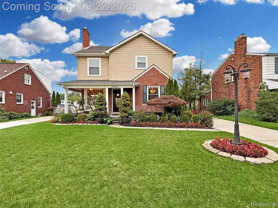 20645 Vernier Circle, Grosse Pointe Woods, MI 48236 - #3
