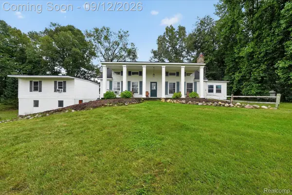 1205 W Oakwood Road, Oxford, MI 48371