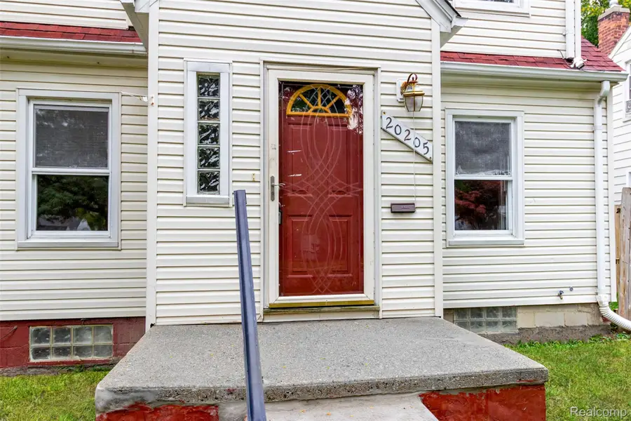 20205 Washtenaw Street, Harper Woods, MI 48225 - #3