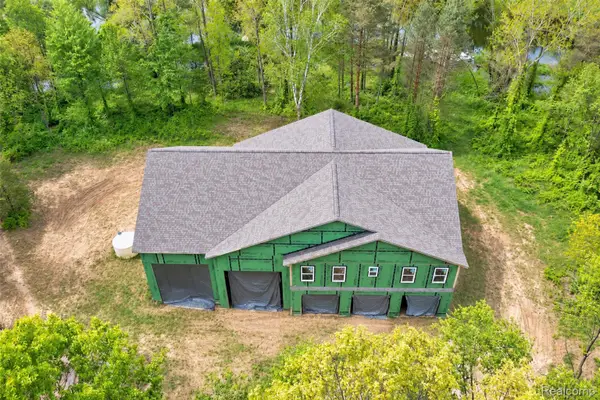 1601 W Rose Center Road, Holly, MI 48442