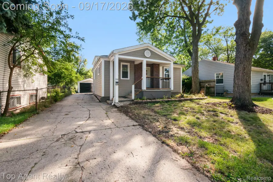 720 E Columbia Avenue, Pontiac, MI 48340 - #2