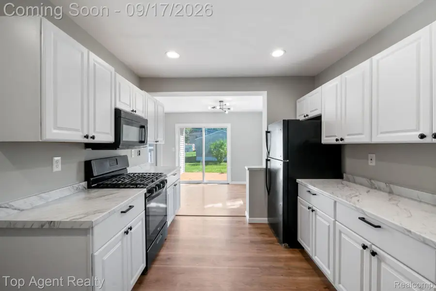 720 E Columbia Avenue, Pontiac, MI 48340 - #3