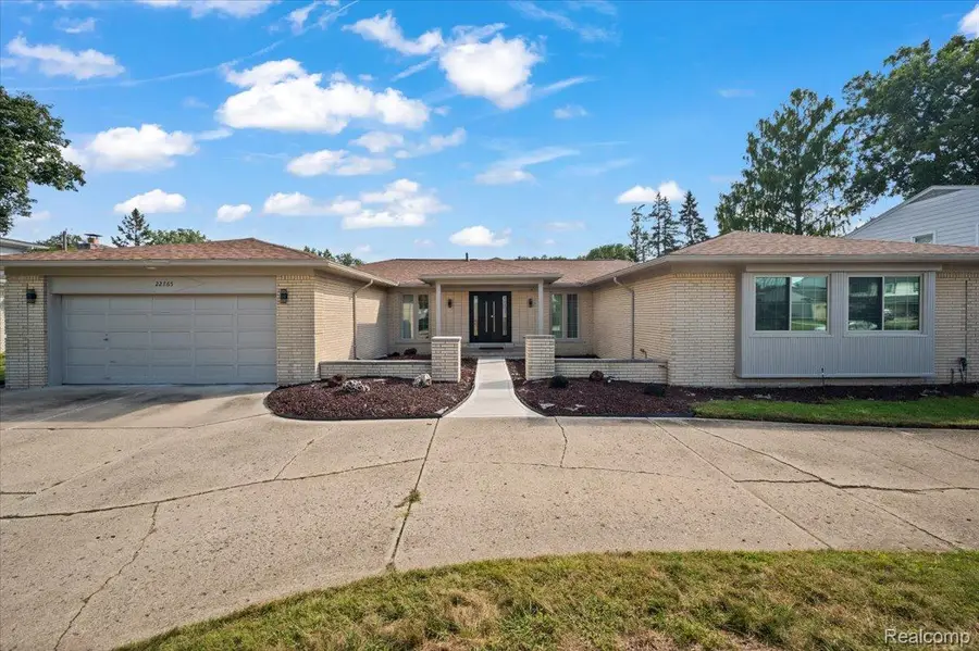 22765 Kenwyck Drive, Southfield, MI 48034 - #2