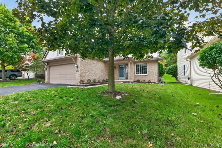 24637 Toddy Lane, Farmington Hills, MI 48335 - #2
