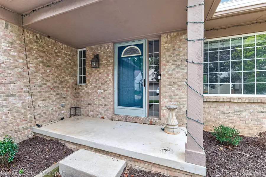 24637 Toddy Lane, Farmington Hills, MI 48335 - #3