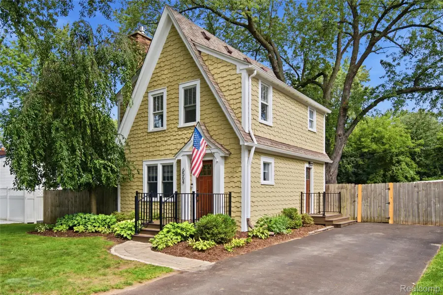 6564 Eastlawn Avenue, Clarkston, MI 48346 - #2
