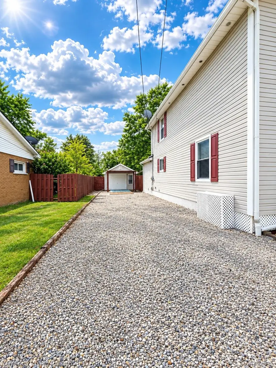 52431 Washington Street, New Baltimore, MI 48047 - #3