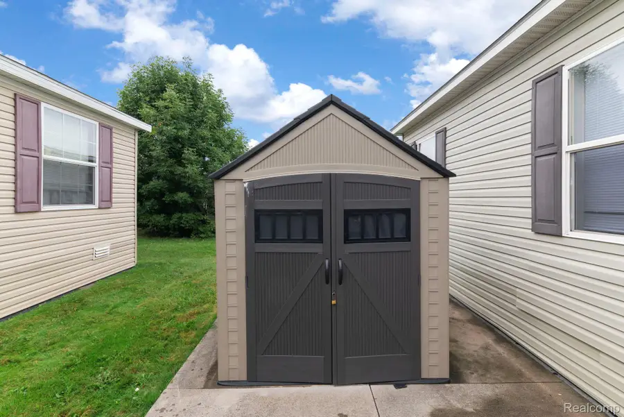 16173 Charlemagne Avenue, Clinton Township, MI 48038 - #3