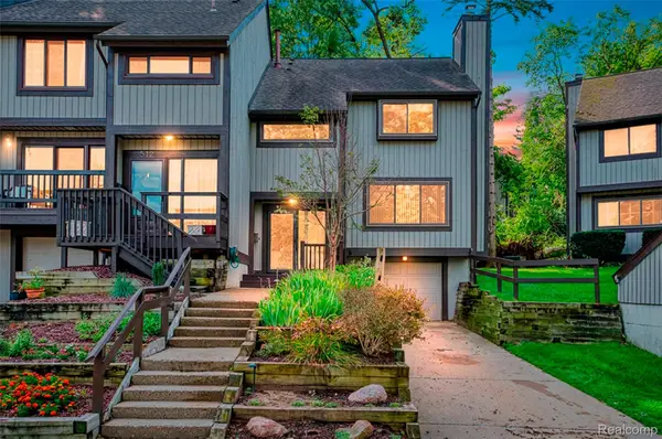 510 N Victoria Square Square #25, Brighton, MI 48116