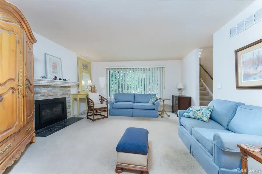 510 N Victoria Square Square #25, Brighton, MI 48116 - #2