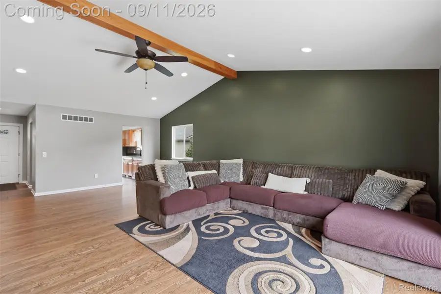 27445 Grandon Avenue, Livonia, MI 48150 - #2