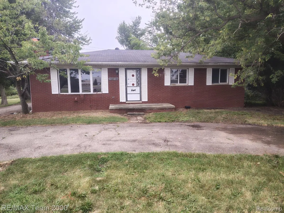 30501 W Jefferson Avenue, Gibraltar, MI 48173 - #1