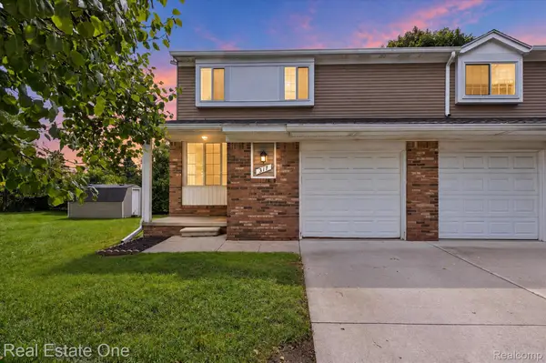 317 Hampton Court, SouthLyon, MI 48178
