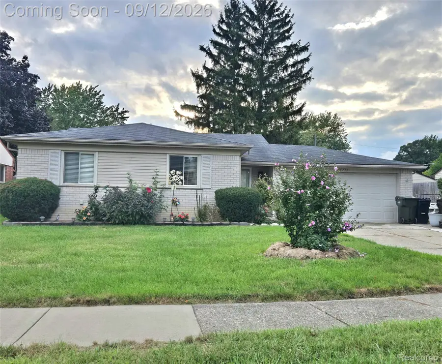 38775 Littlefield Drive, Sterling Heights, MI 48312 - #2