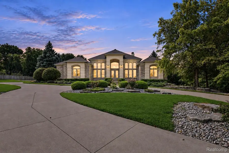 2566 Lakeside Court, Flushing, MI 48433 - #2
