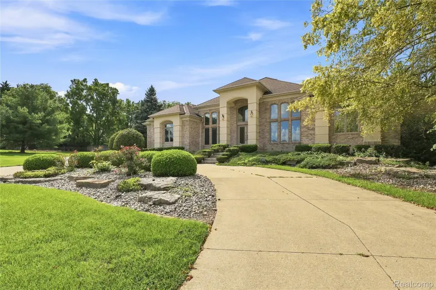 2566 Lakeside Court, Flushing, MI 48433 - #3