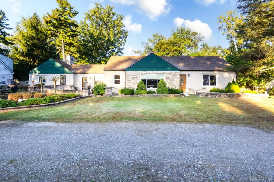 15681 Foch Street, Livonia, MI 48154 - #2