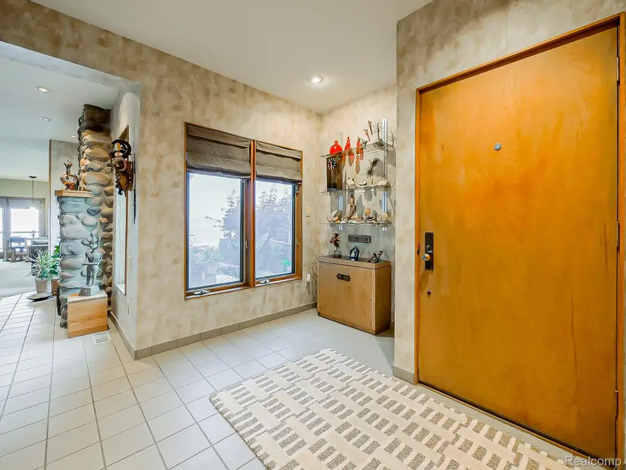 7830 Barnsbury Road, West Bloomfield, MI 48324 - #2