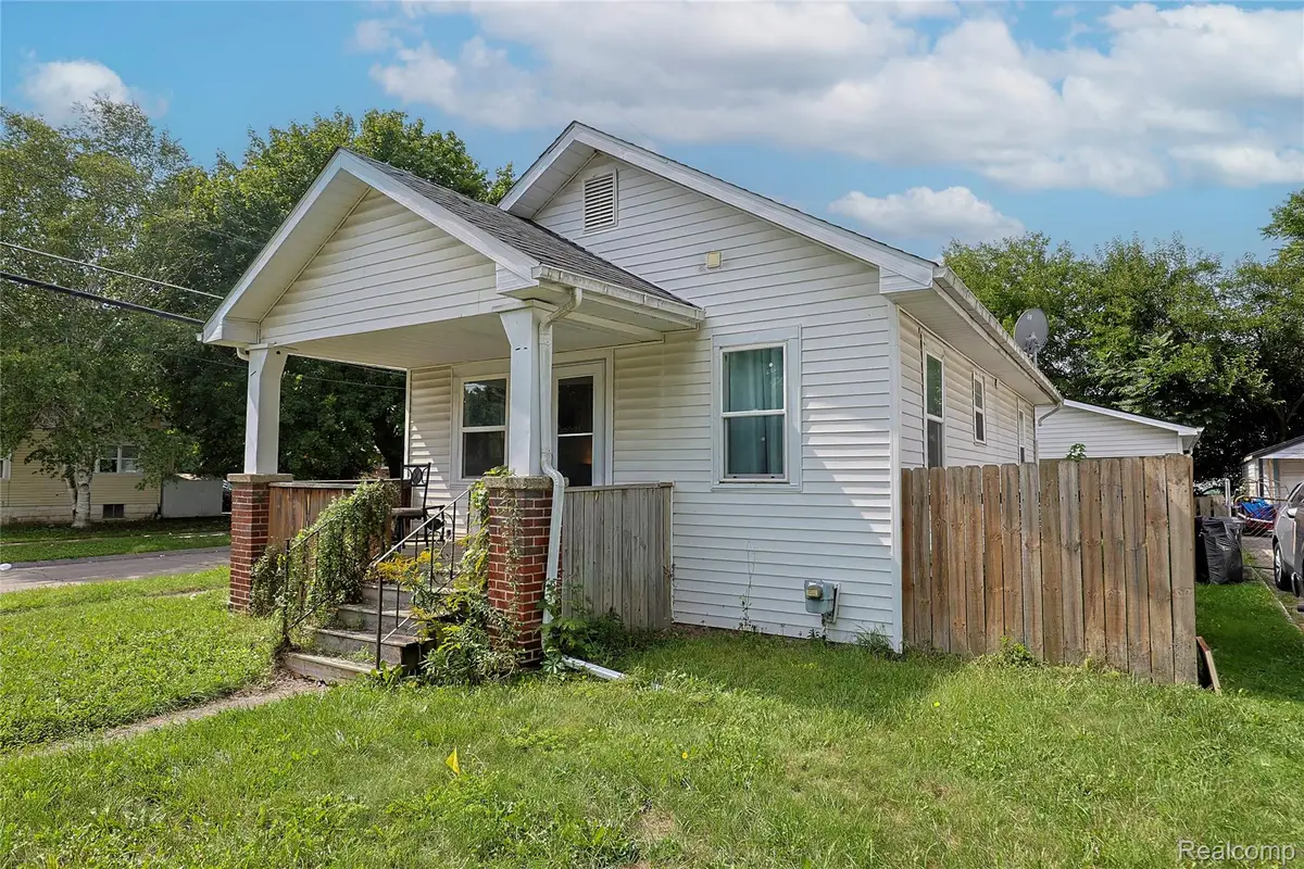 2301 Avon Street, Saginaw, MI 48602 - #1